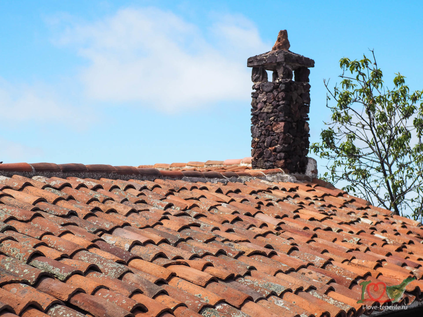 Черепица ручной работы на канарских крышах