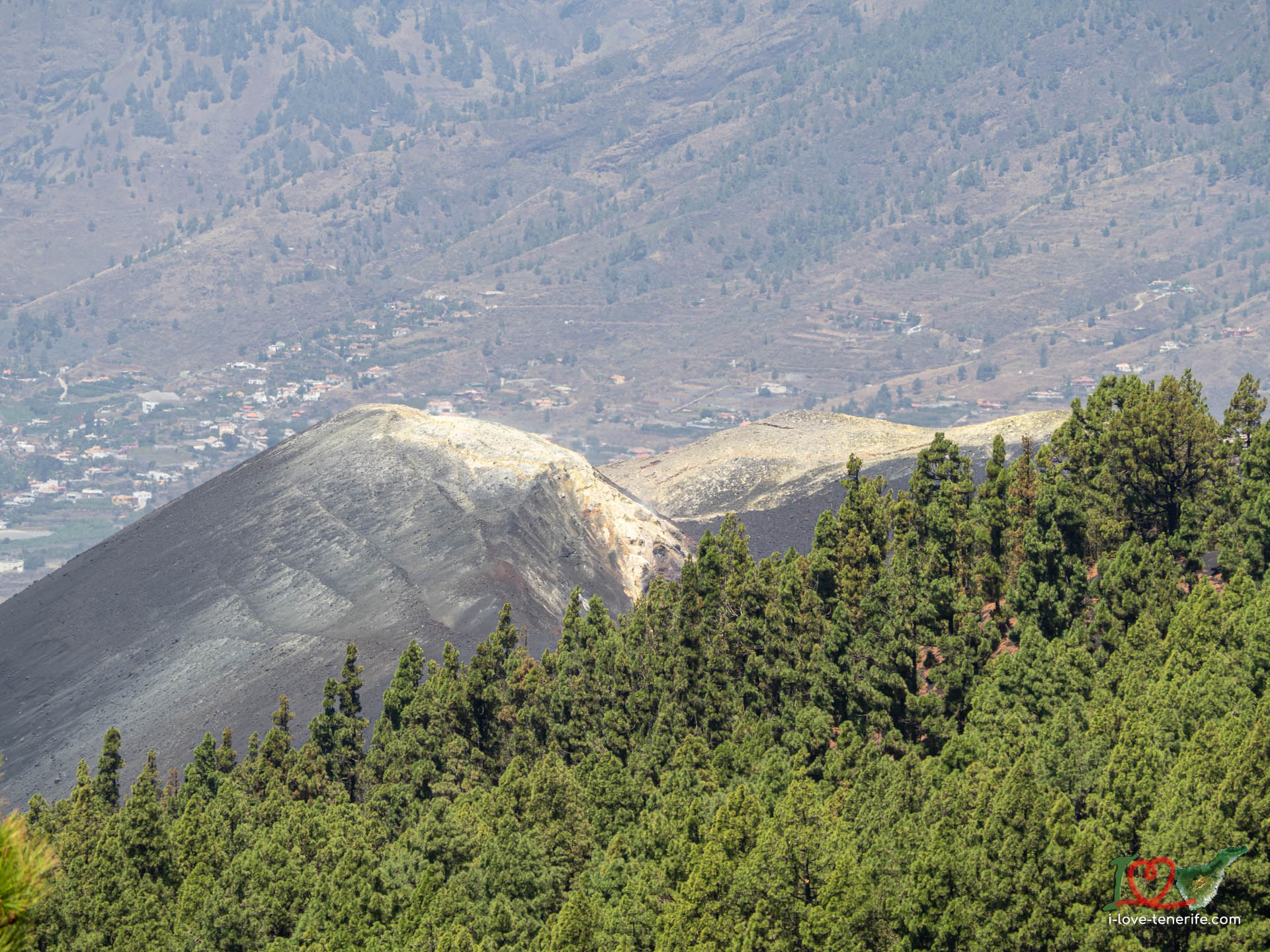 Вулкан Тахогайте с хребта Кумбре Вьеха