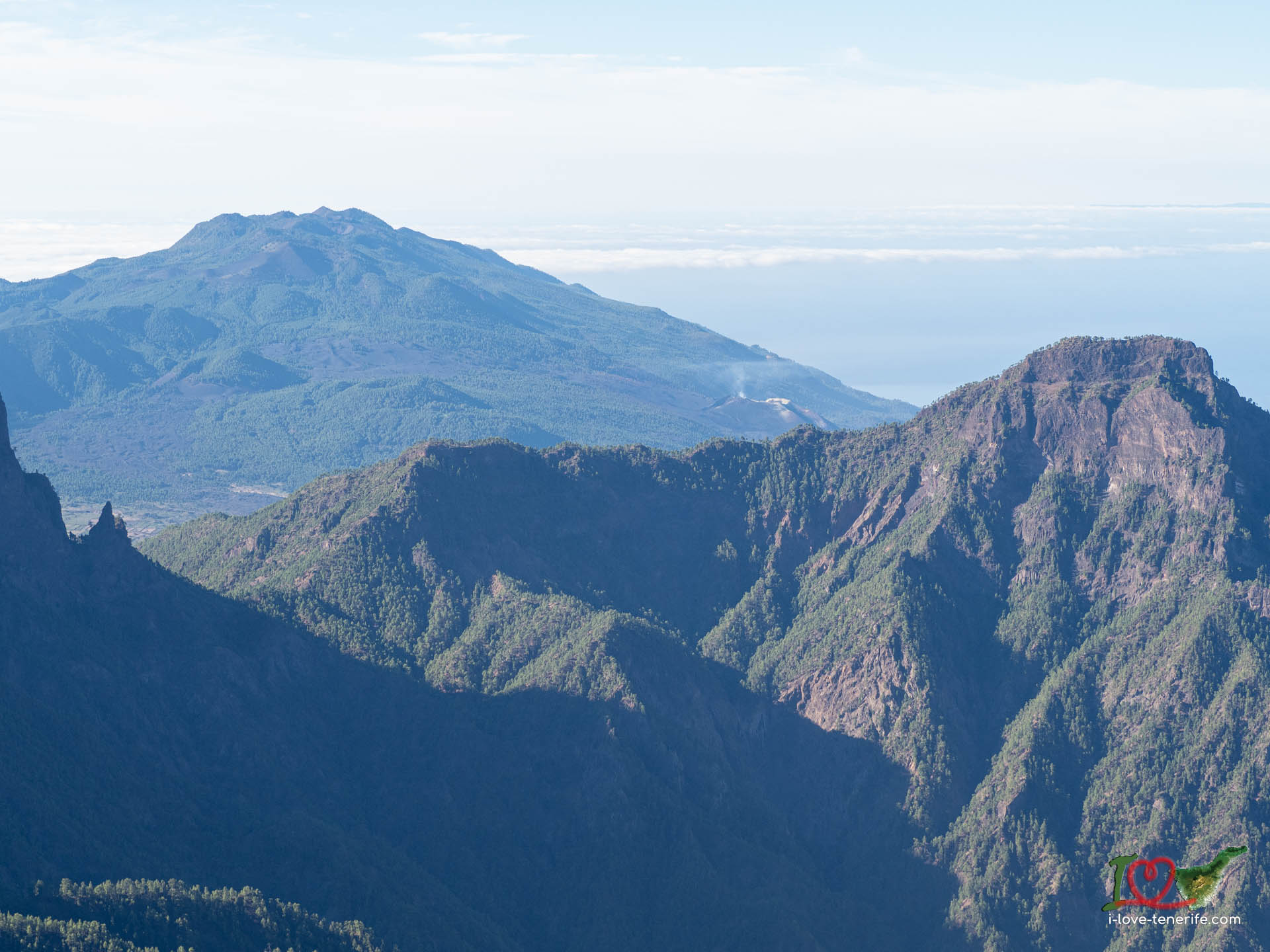 Вид на вулкан Тахогайте от Рокес де Лос Мучачос