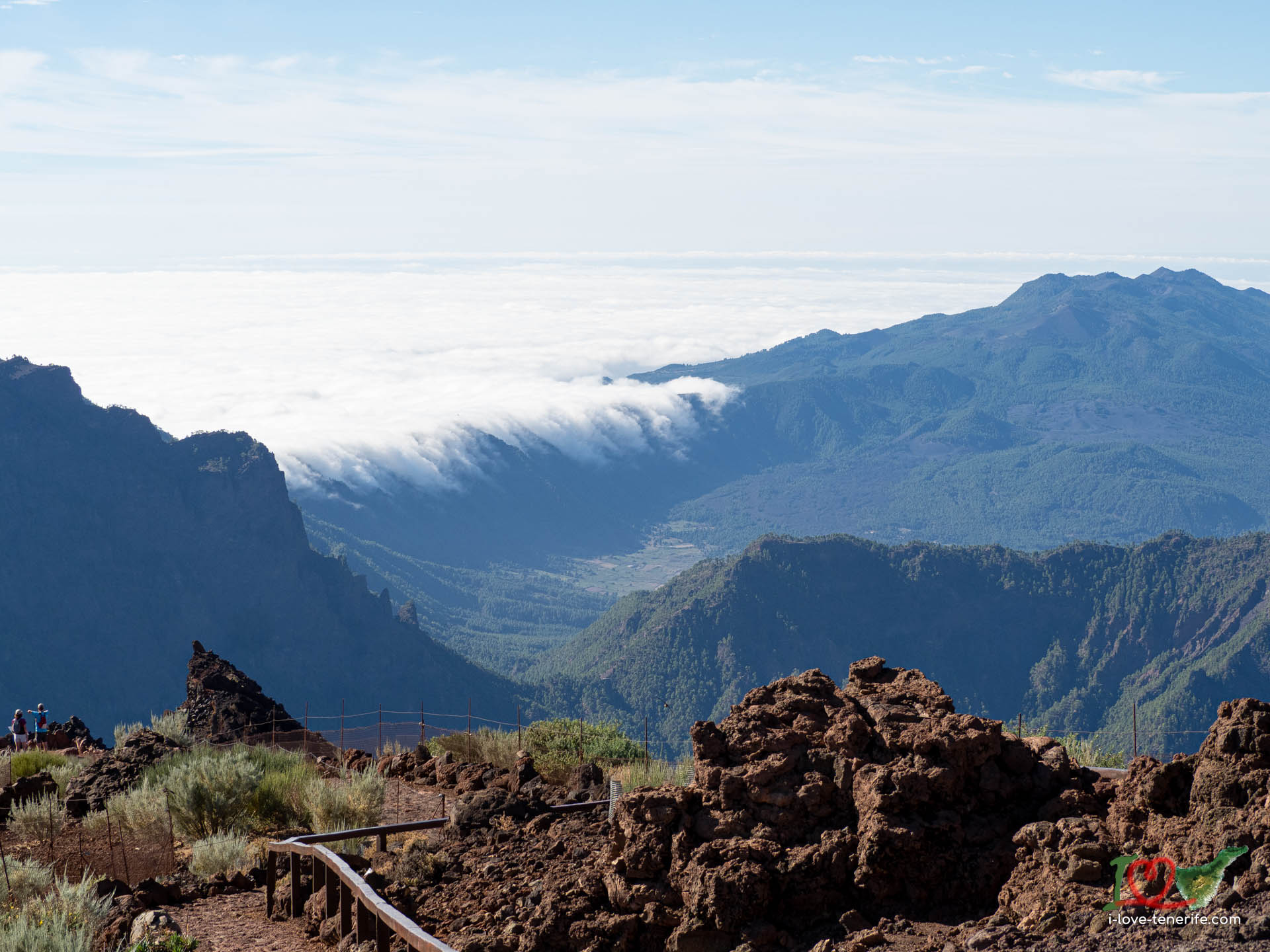 Вид с самой высокой точки острова Ла Пальма - Рокес де Лос Мучачос